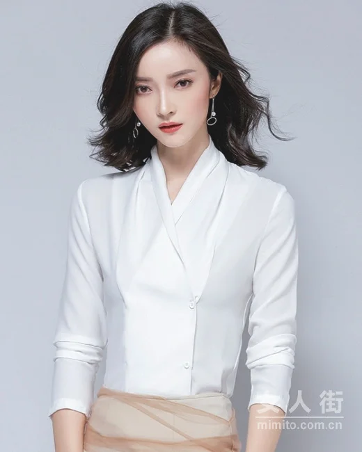 平胸女生早秋搭配，花样衬衫的百变风格