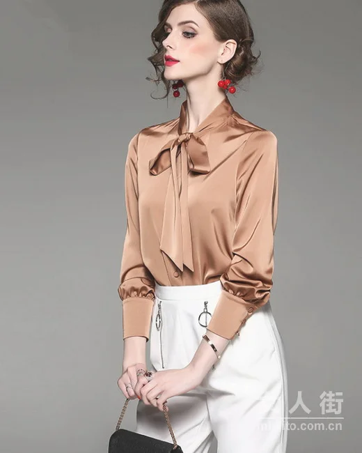 平胸女生早秋搭配，花样衬衫的百变风格