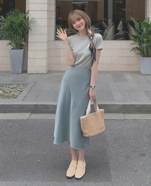 8月流行穿搭指南，夏季温柔系通勤装示范