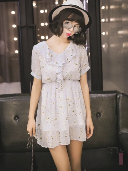 如何穿出甜美轻熟风,荷叶边元素穿搭