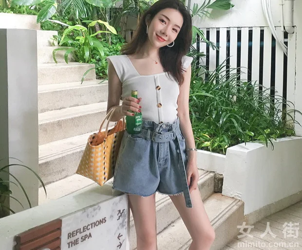露肉的季节，将性感穿搭进行到底