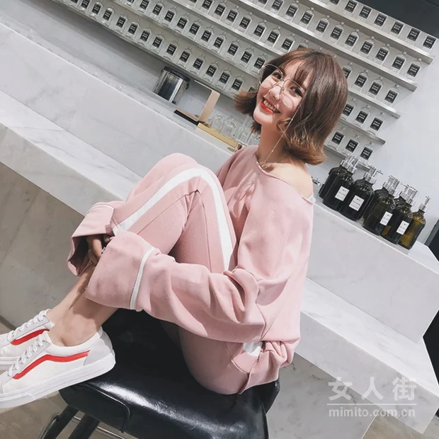 三月春暖花开，春款卫衣的搭配示范