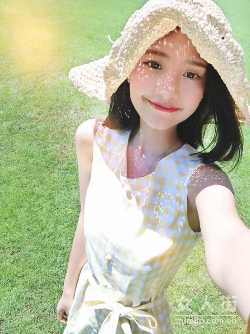 谁说穿黄色很污，明明是个时尚老司机