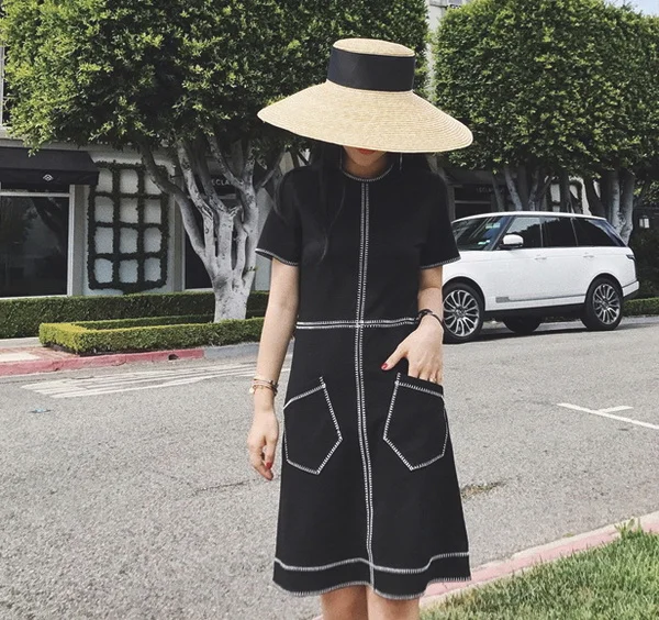 夏日穿上小黑裙，像赫本那样优雅