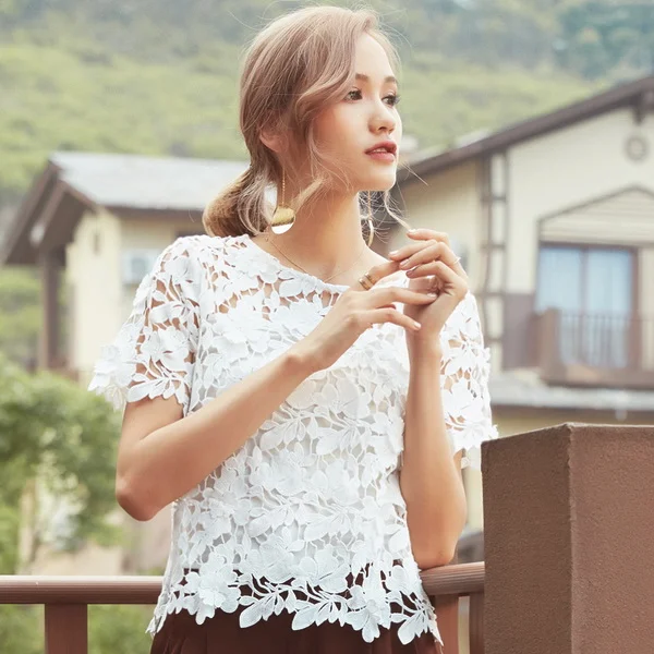 初夏上衣清单 这些材质清爽够时髦