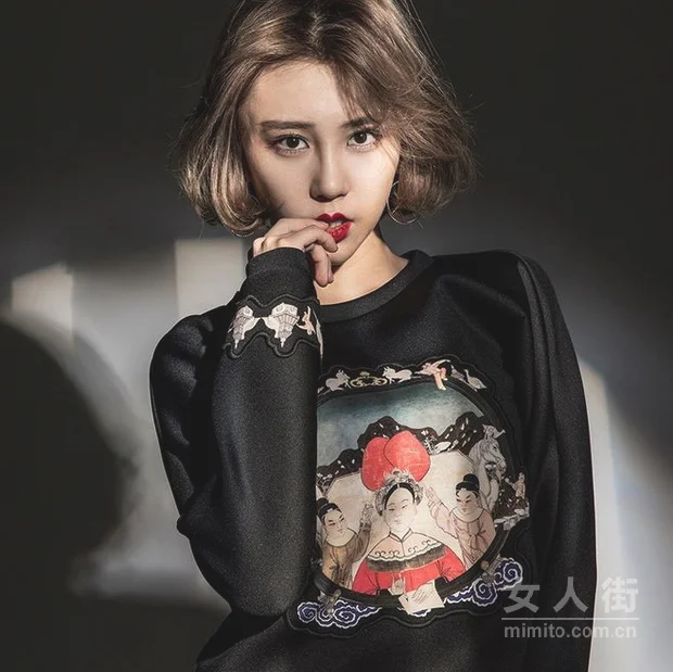 三月春暖花开，春款卫衣的搭配示范
