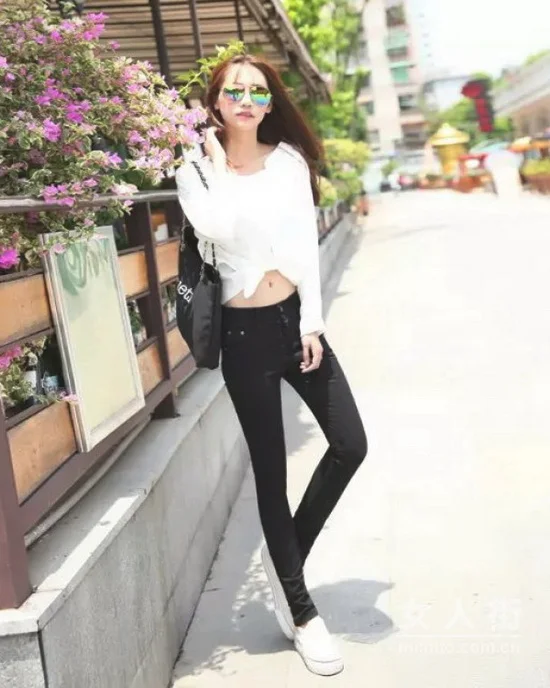 牛仔裤的百搭穿法，让夏日酷感升级