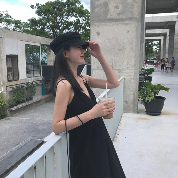 夏日穿上小黑裙，像赫本那样优雅