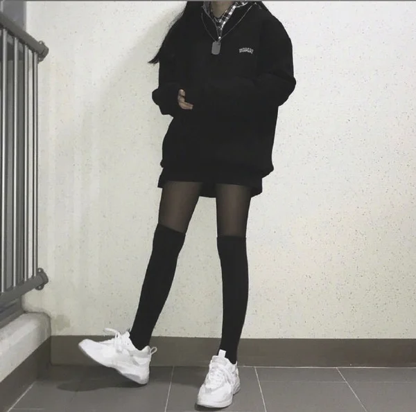 酷女孩的黑色系冬季搭配示范