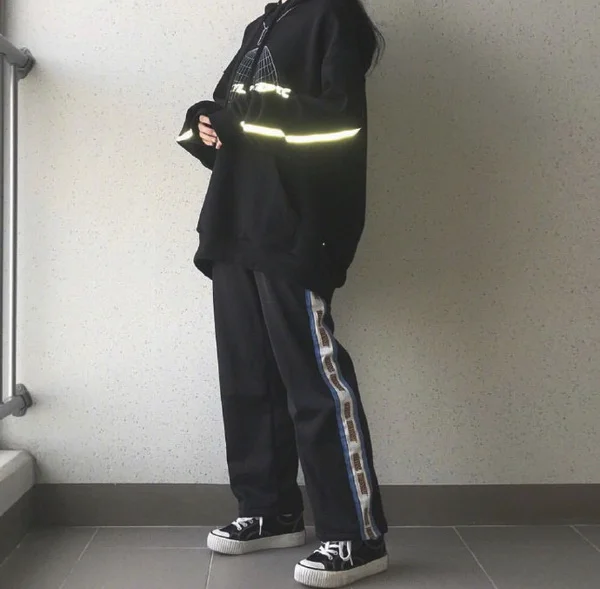 酷女孩的黑色系冬季搭配示范