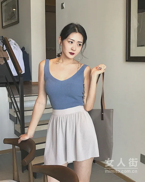 抵御秋老虎搭配，无袖背心穿出潮流感