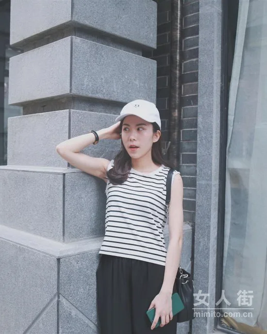 抵御秋老虎搭配，无袖背心穿出潮流感