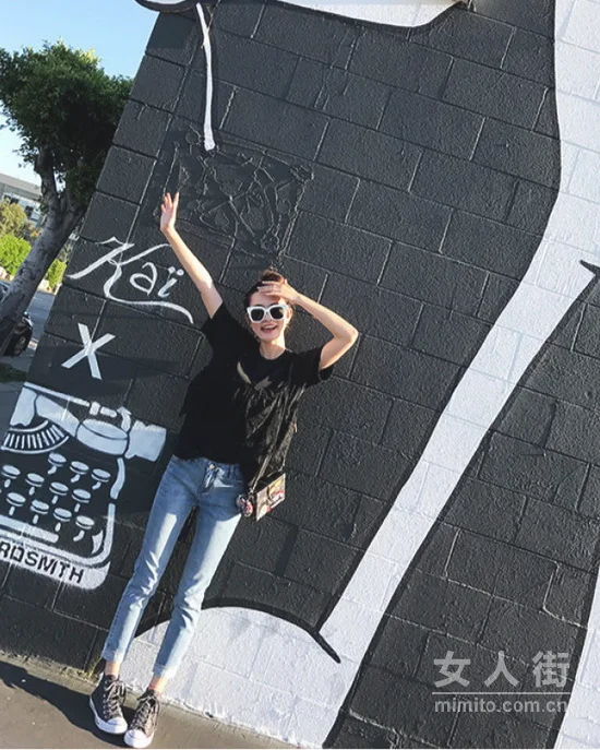 牛仔裤的百搭穿法，让夏日酷感升级