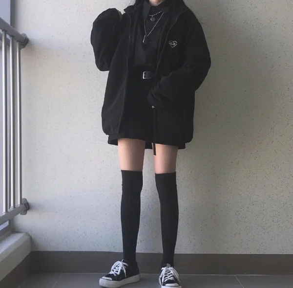 酷女孩的黑色系冬季搭配示范