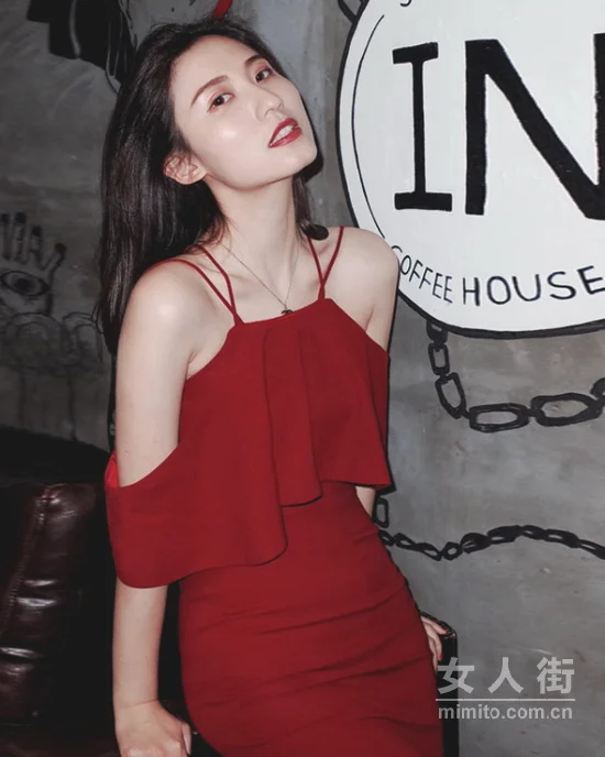 拒绝千篇一律,连衣裙要有点小惊艳