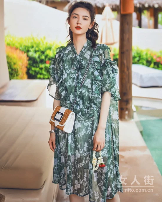 拒绝千篇一律,连衣裙要有点小惊艳