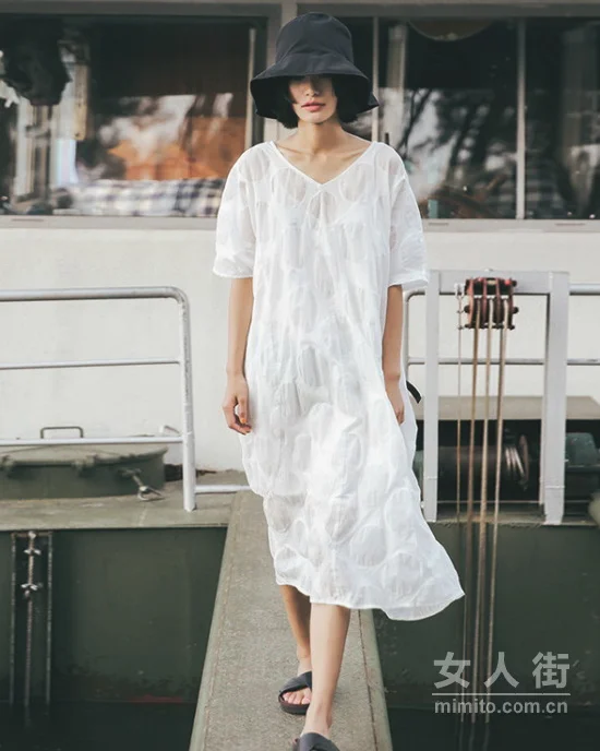 拒绝千篇一律,连衣裙要有点小惊艳