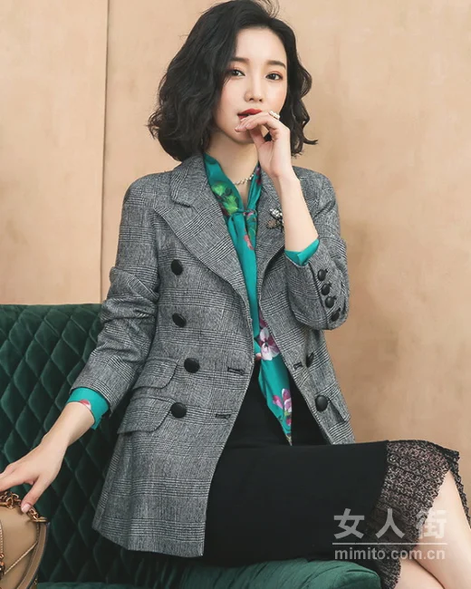 格纹西装入秋登场，这样穿的女生最酷！