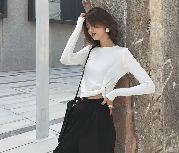 初秋衣橱，选对了上衣让你潮到没朋友