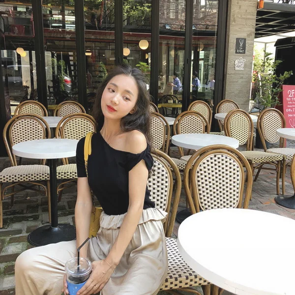 初秋衣橱，选对了上衣让你潮到没朋友