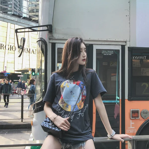 初秋衣橱，选对了上衣让你潮到没朋友