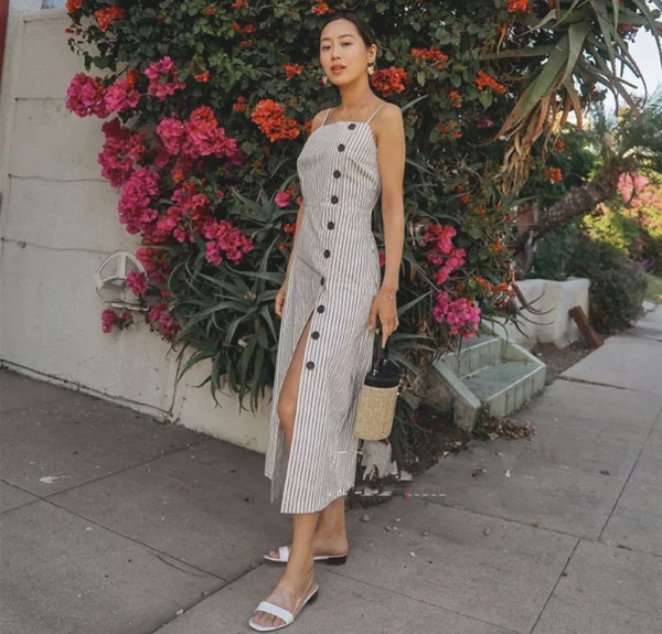 今年火起来搭配，连衣裙+凉拖绝配CP