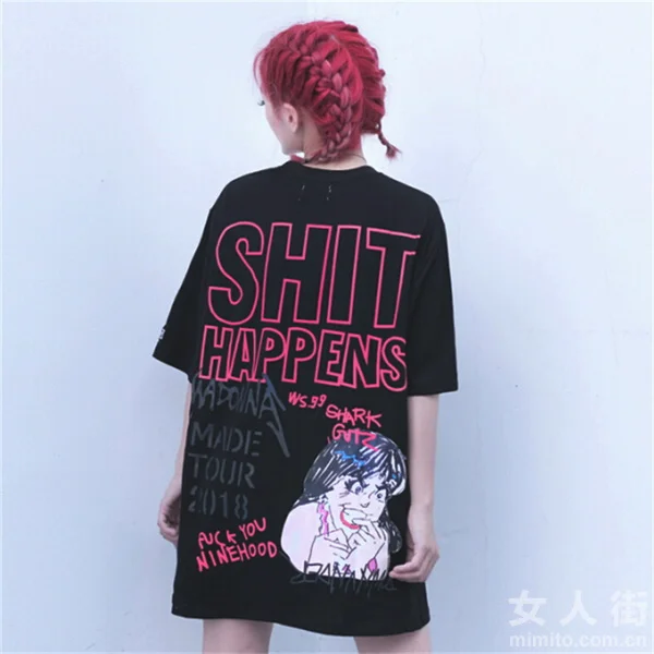 今夏流行下身消失，Oversize T恤引领潮流