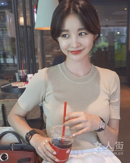 8月啦，看针织衫演绎不一样的夏日时尚