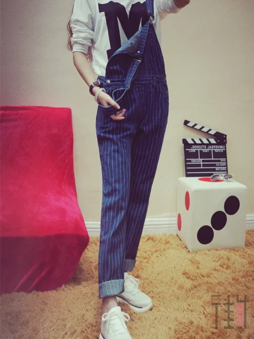 早春流行搭配,背带裤让女生活力四射