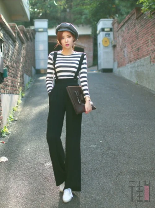 早春流行搭配,背带裤让女生活力四射