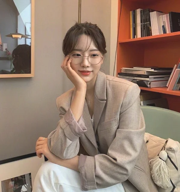 00后女生的温柔气质日常穿搭