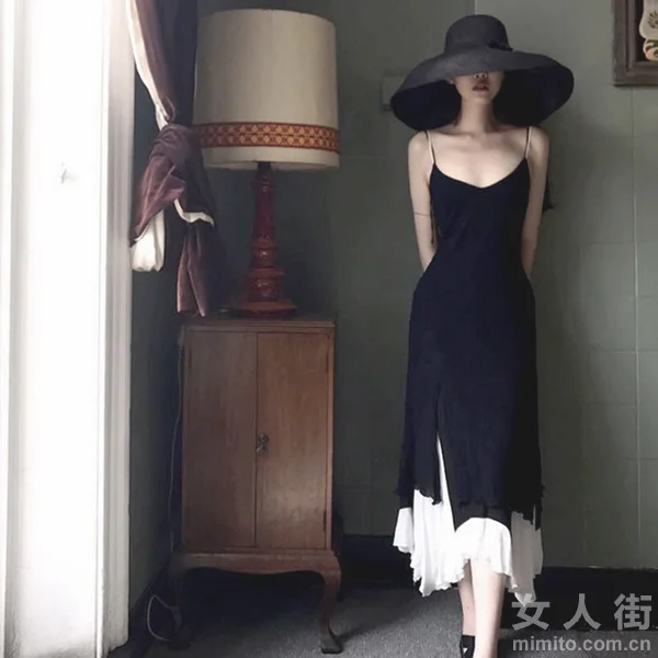 一条简约不简单的吊带连衣裙，秒变女神