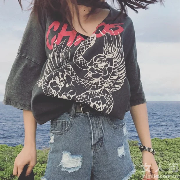 今夏流行指南，欧美风T恤的百变风格