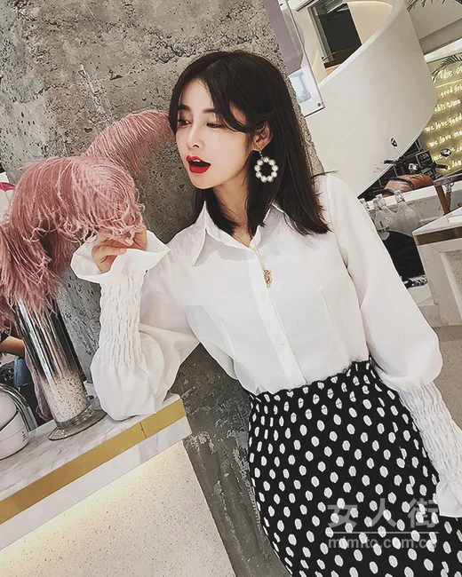 衬衫+毛衣叠着穿 脱了外套更有型