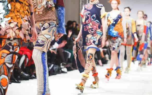 如何合理搭配服装风格