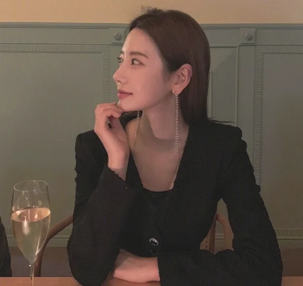 00后女生的温柔气质日常穿搭
