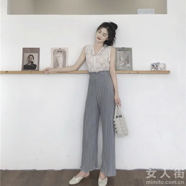 六月美丽女生的穿衣搭配日记