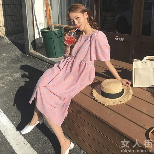 六月美丽女生的穿衣搭配日记