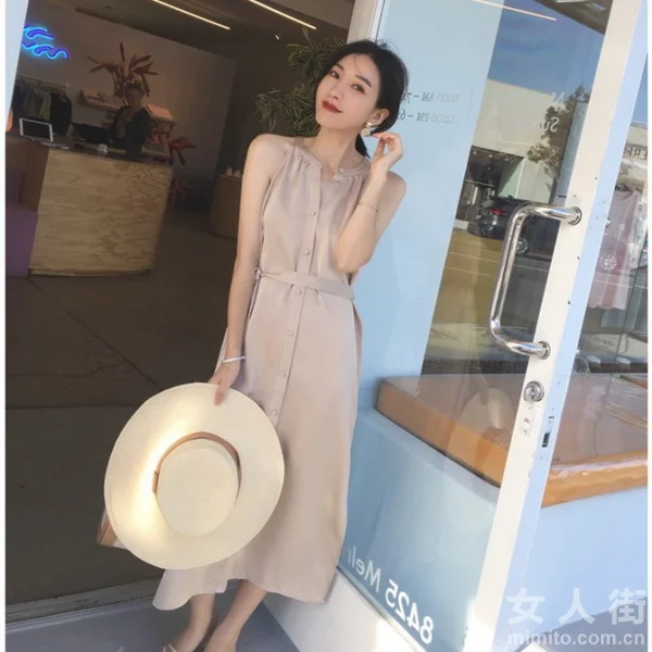 一条简约不简单的吊带连衣裙，秒变女神