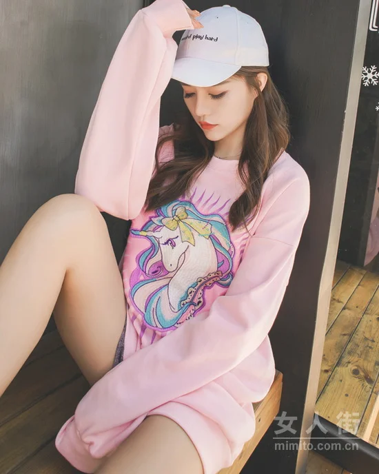 春季卫衣搭配示范，穿出冻龄少女范