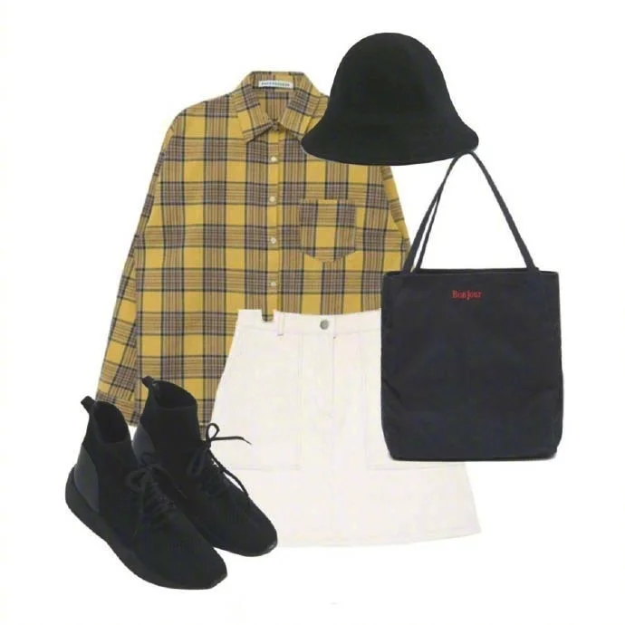 夏日女生穿搭:清纯减龄的白色牛仔短裙示范