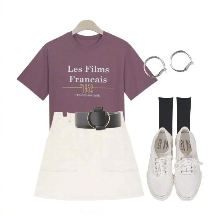 夏日女生穿搭:清纯减龄的白色牛仔短裙示范