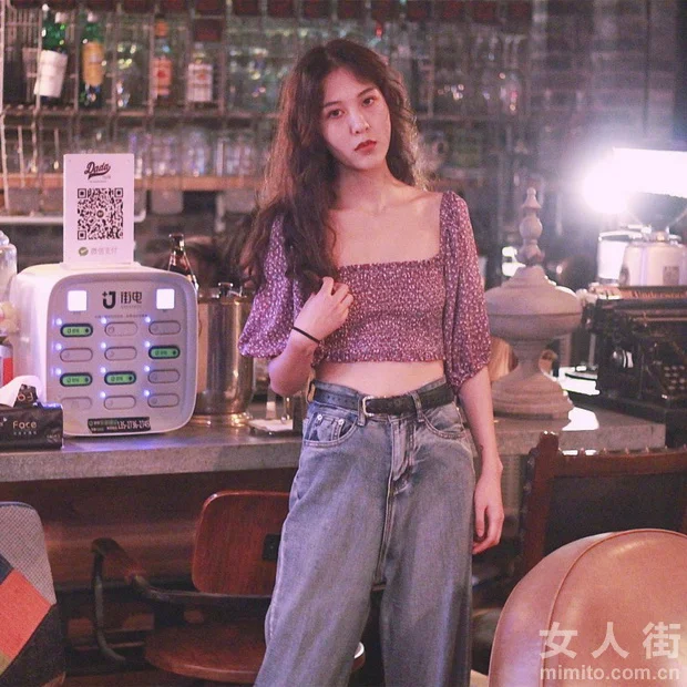 六月美丽女生的穿衣搭配日记