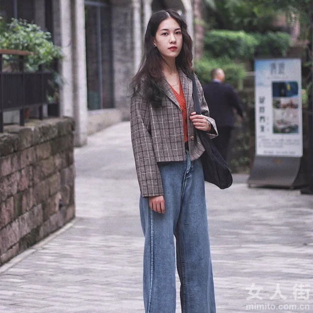 六月美丽女生的穿衣搭配日记