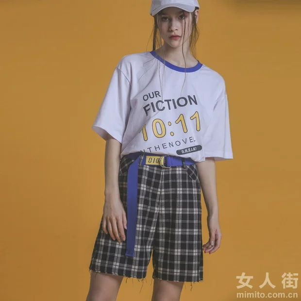 六月美丽女生的穿衣搭配日记