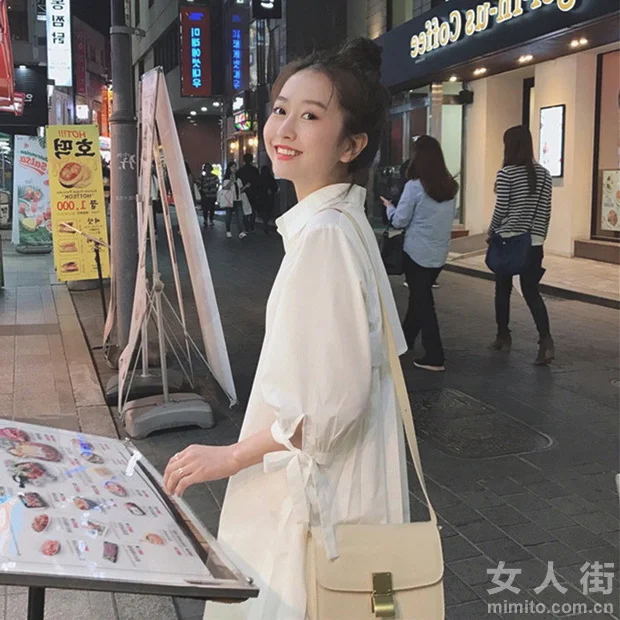 六月美丽女生的穿衣搭配日记