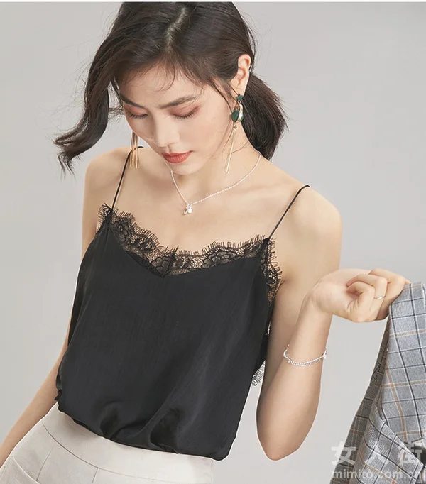 夏天也要黑白配，酷黑少女的夏日穿搭