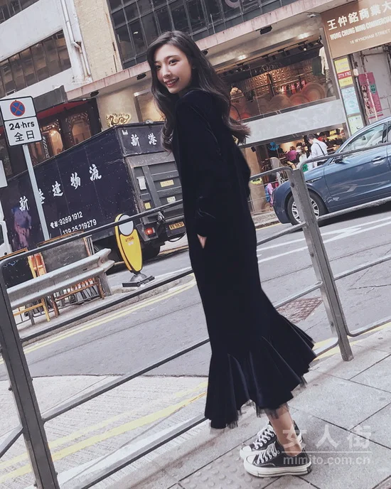 春季卫衣搭配示范，穿出冻龄少女范