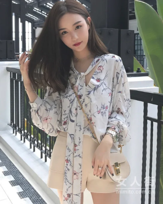 “碎”花渐欲迷人眼，春搭首选小碎花