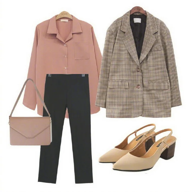 女人冬季格子呢西装外套穿搭示范